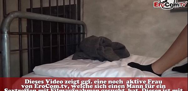 Polizist fickt kleine ebony Gefangene im Knast mit seinem dicken Schwanz